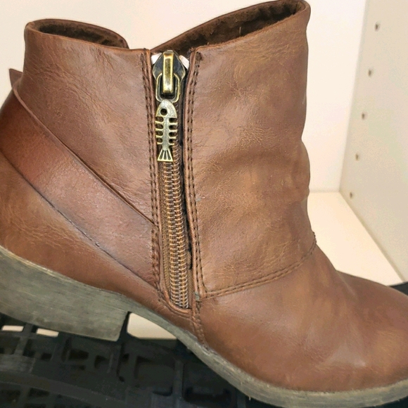 Euc size 13 blowfish brown boots - Picture 6 of 6